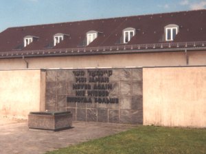 photo: Memorial plaque, reading NEVER AGAIN - NIE WIEDER